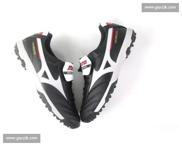 聚焦足球用品创新趋势与专业装备选购指南打造全方位运动体验提升方案